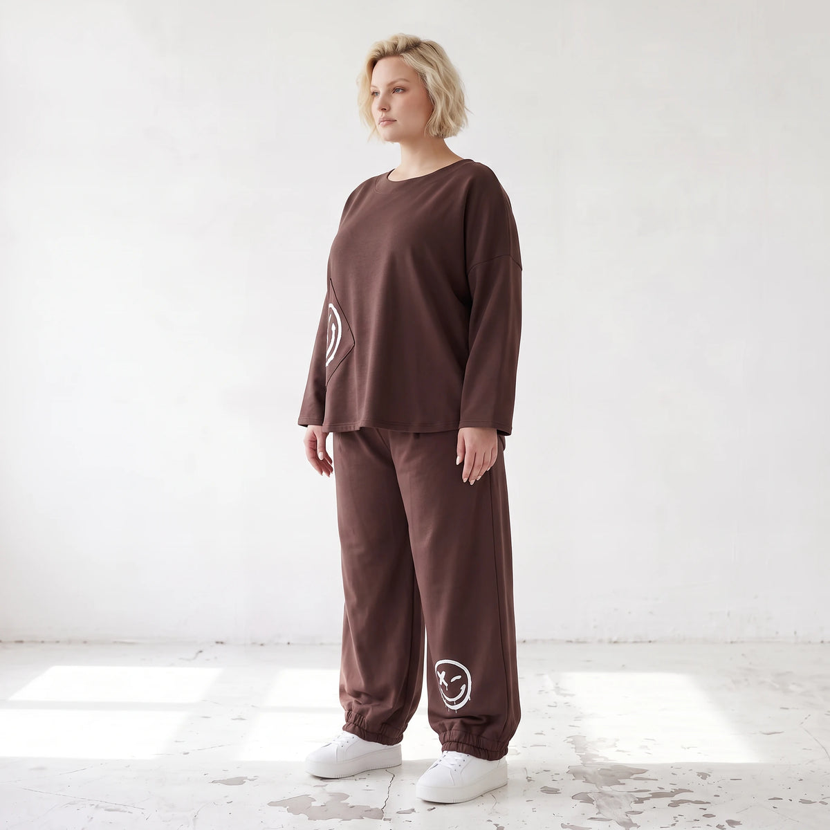 Lässige Oversizedhose aus French Terry mit Smileyprint und gesmoktem Saum extra lang