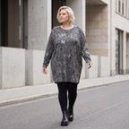 Milano Strickkleid in Grau/Schwarz mit Rundhalsausschnitt aus feiner Stretchqualität