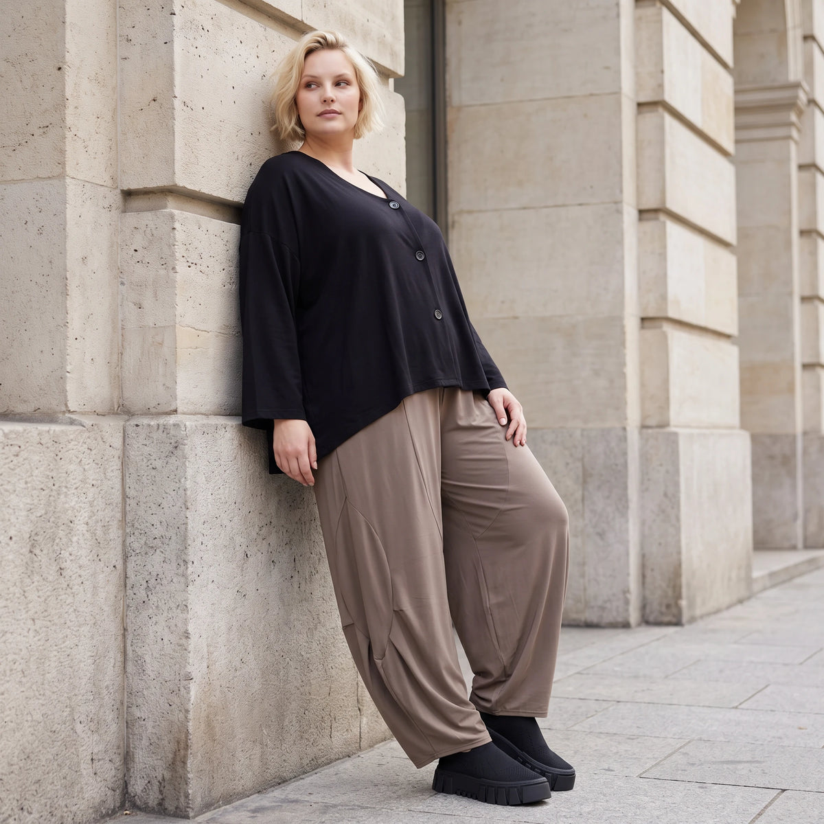 Ballonhose in Camel aus Slinkystoff mit Stretch in weiter Form für Alltag und Büro Look