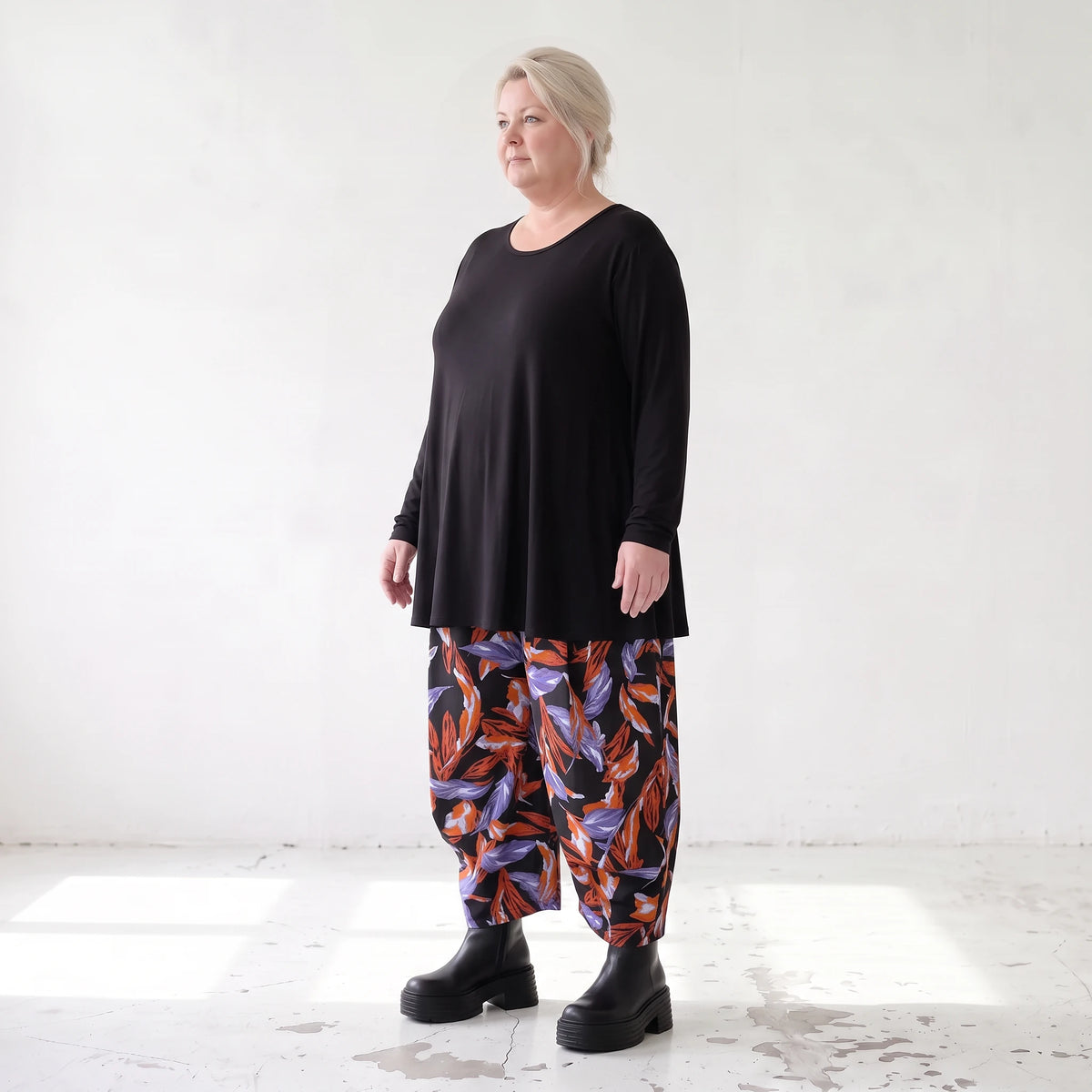 Schwarze Ballonhose aus Romanitjersey mit weitem Bein und Elasthan für lässigen Komfort