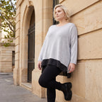 Weicher Strickpullover mit Rundhals aus Baumwolle und Memorytaft mit Seitenschlitzen