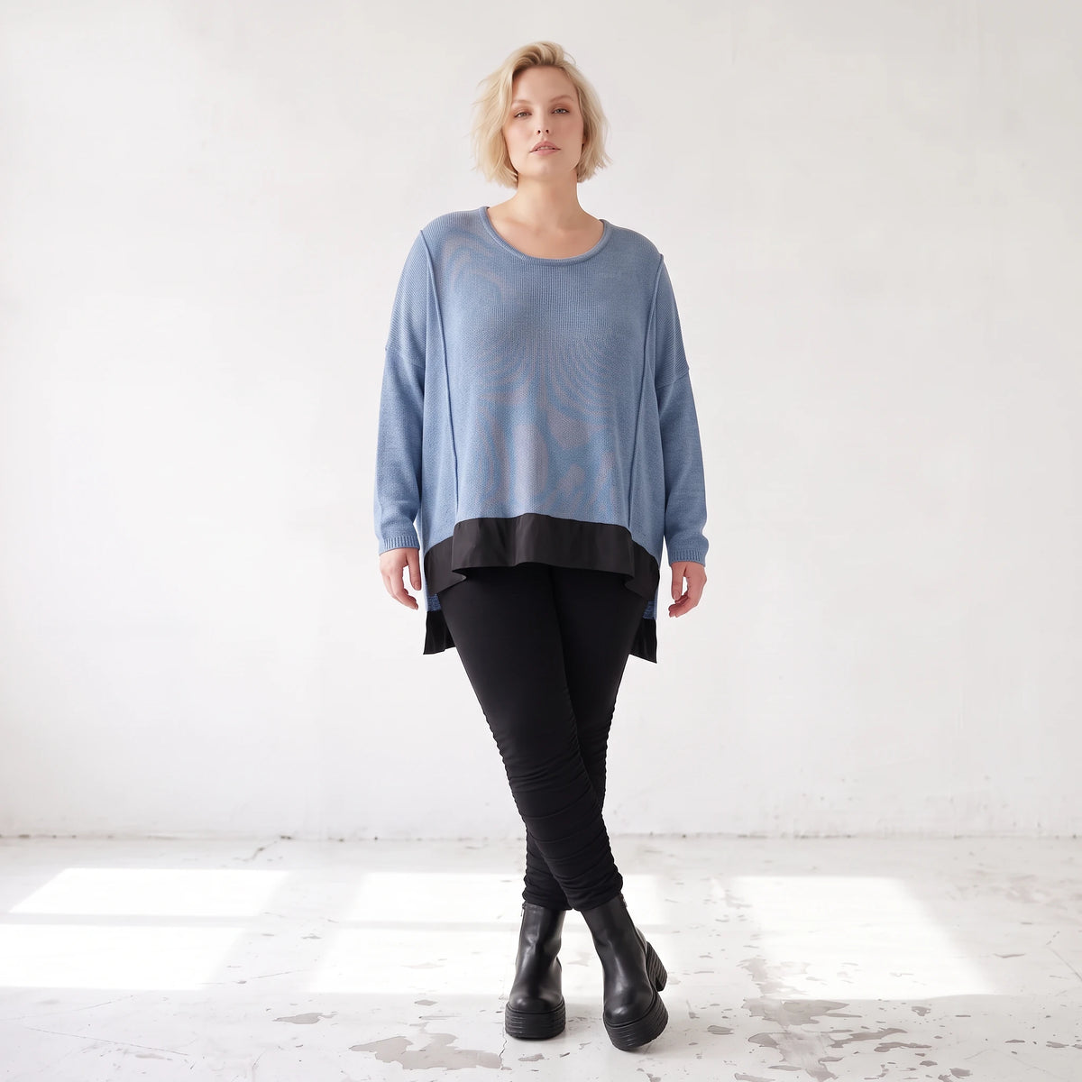 Strickpullover aus Baumwolle weich und warm mit Vokuhila Schnitt und Seitenschlitzen
