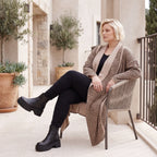 Langer Cardigan in Braun/Beige/Schwarz aus French Terry mit Stehkragen und Faltennaht