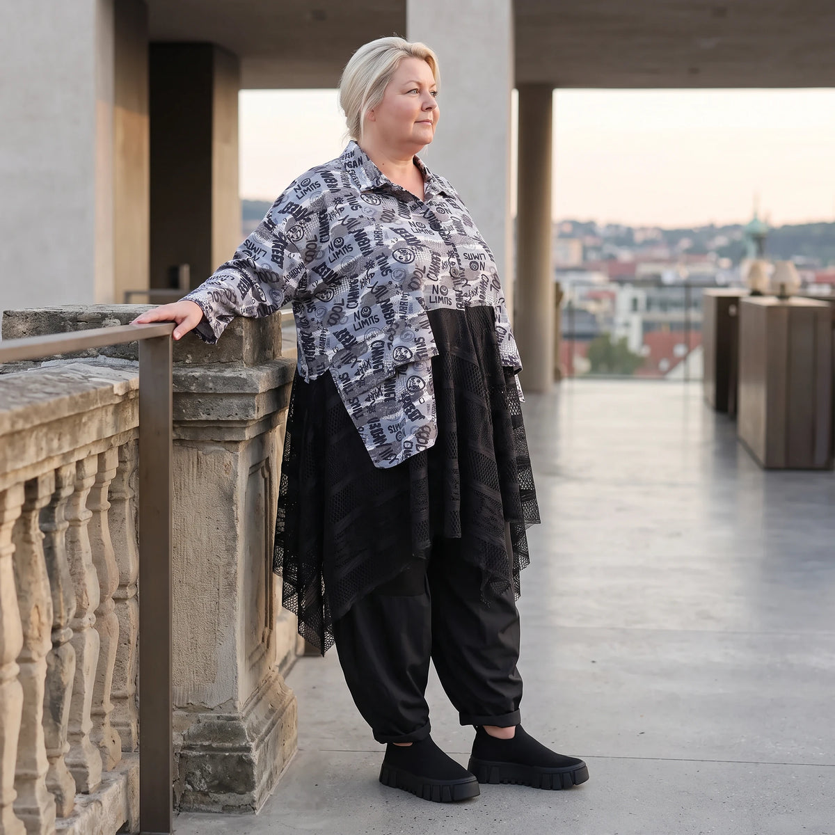 Übergangsjacke aus Jersey mit Netzeinsätzen zipfeligem Saum und A-Linie ungefüttert leicht