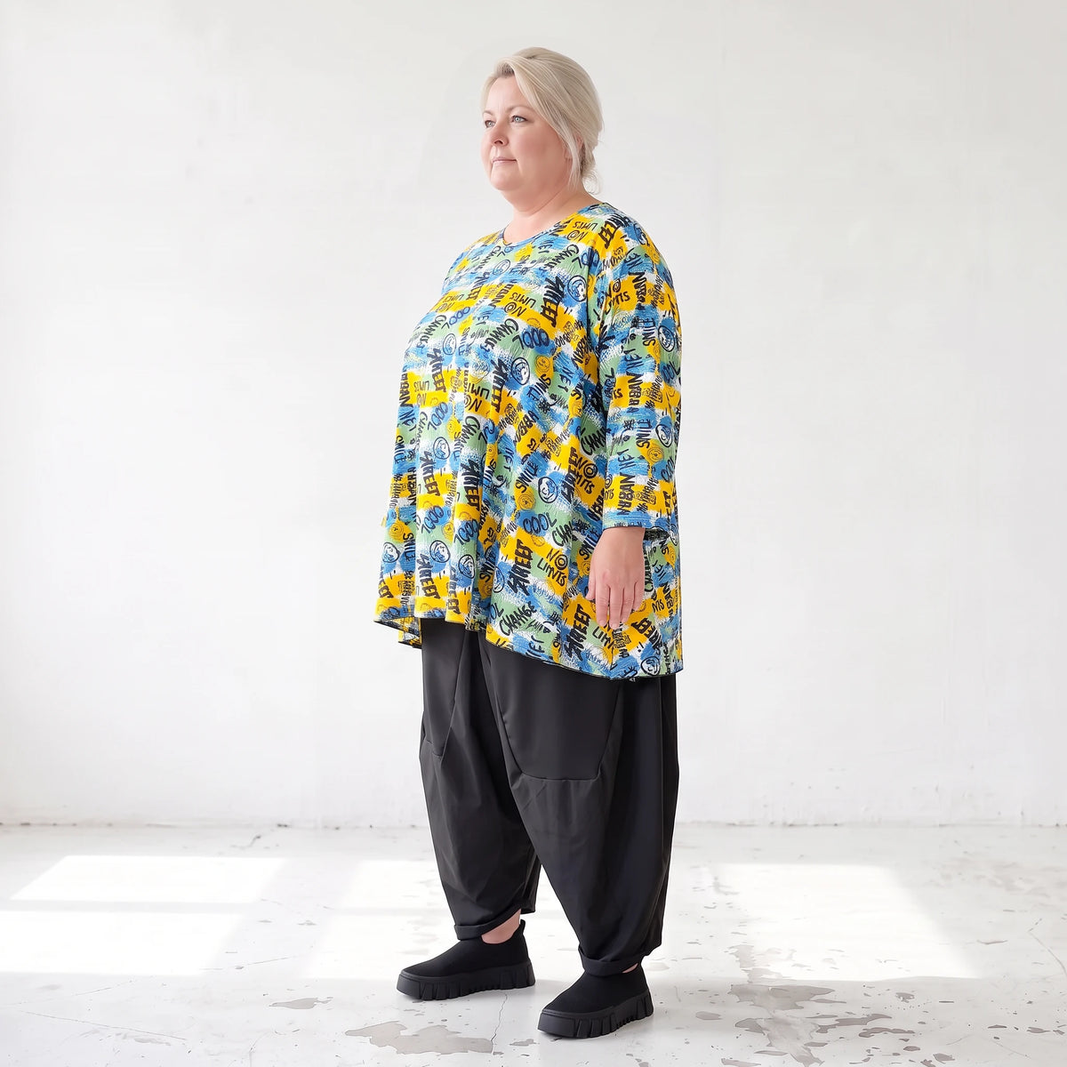 Jerseyshirt in Gelb/Multi mit Rundhalsausschnitt in A-Linie und 7/8-Arm lässig