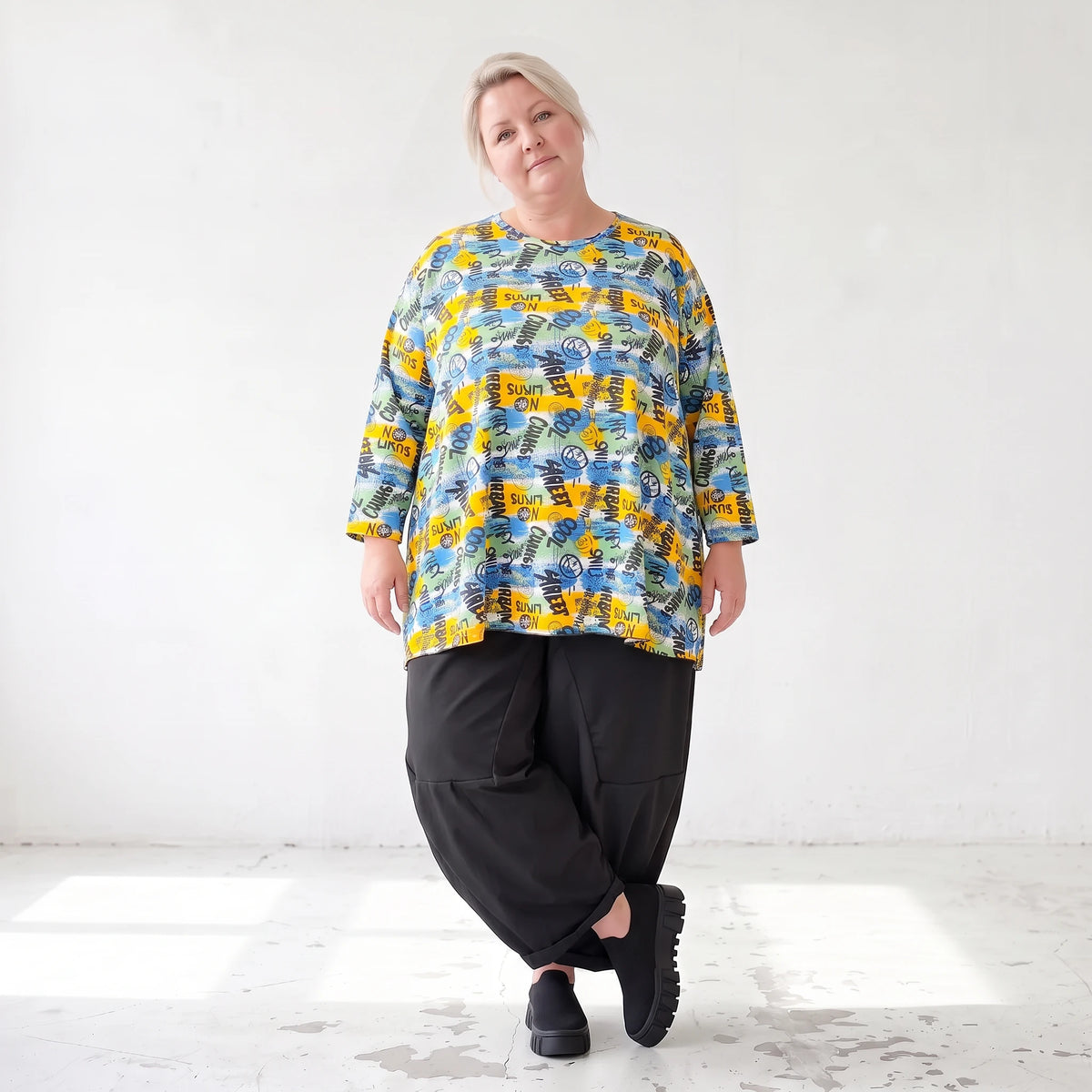 Jerseyshirt in Gelb/Multi mit Rundhalsausschnitt in A-Linie und 7/8-Arm lässig