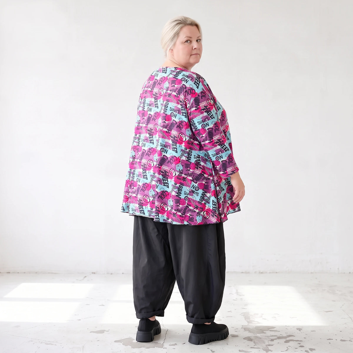 Jerseyshirt in Lila/Multi mit Rundhalsausschnitt A-Linie und 7/8-Arm in Stretchqualität