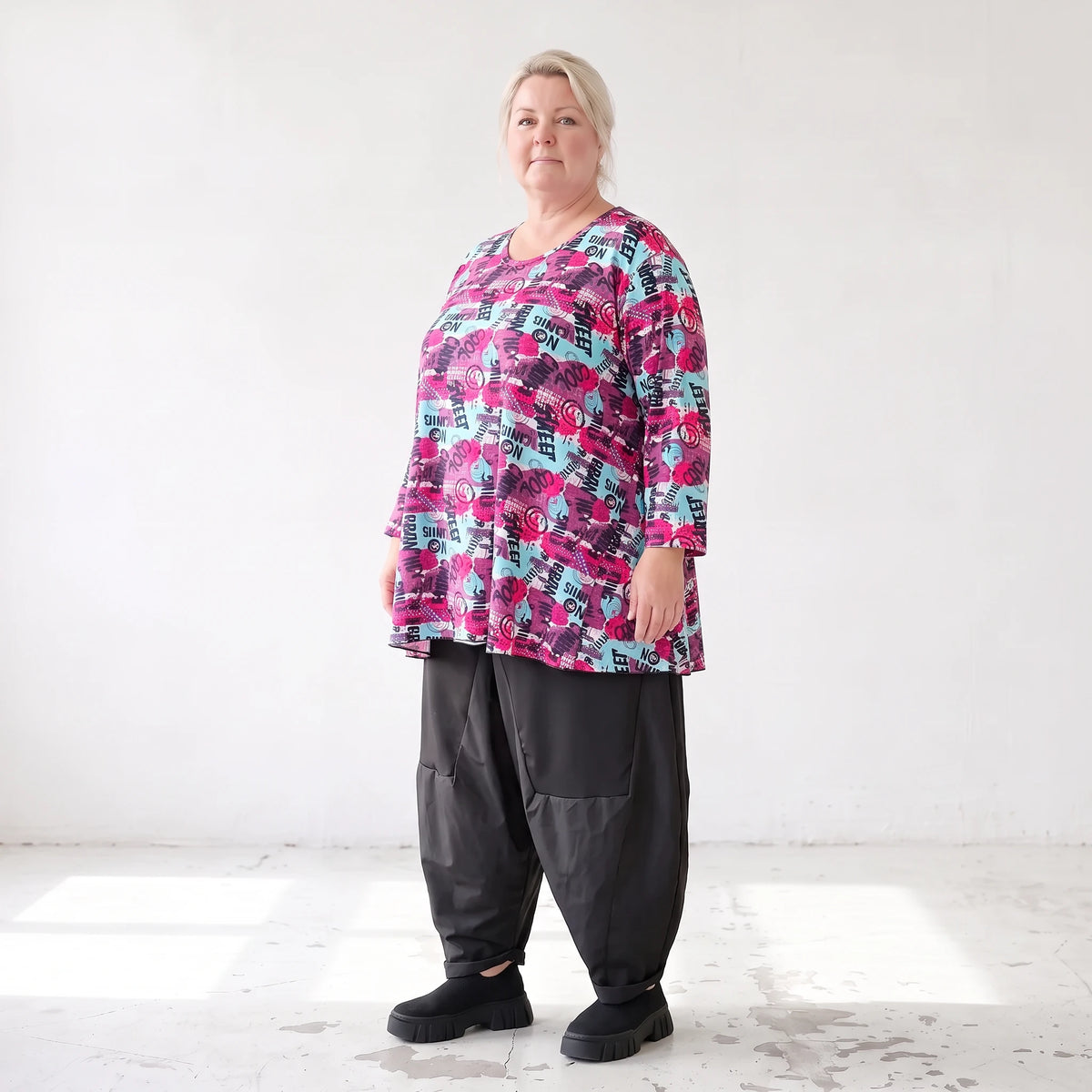 Jerseyshirt in Lila/Multi mit Rundhalsausschnitt A-Linie und 7/8-Arm in Stretchqualität