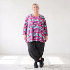 Jerseyshirt in Lila/Multi mit Rundhalsausschnitt A-Linie und 7/8-Arm in Stretchqualität