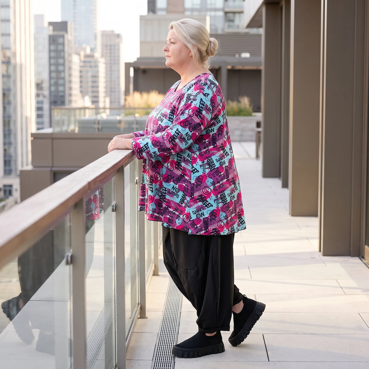 Jerseyshirt in Lila/Multi mit Rundhalsausschnitt A-Linie und 7/8-Arm in Stretchqualität