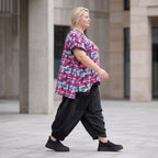 Asymmetrische Vokuhilaweste aus Jersey und Netzstoff im Materialmix vorne kurz hinten lang
