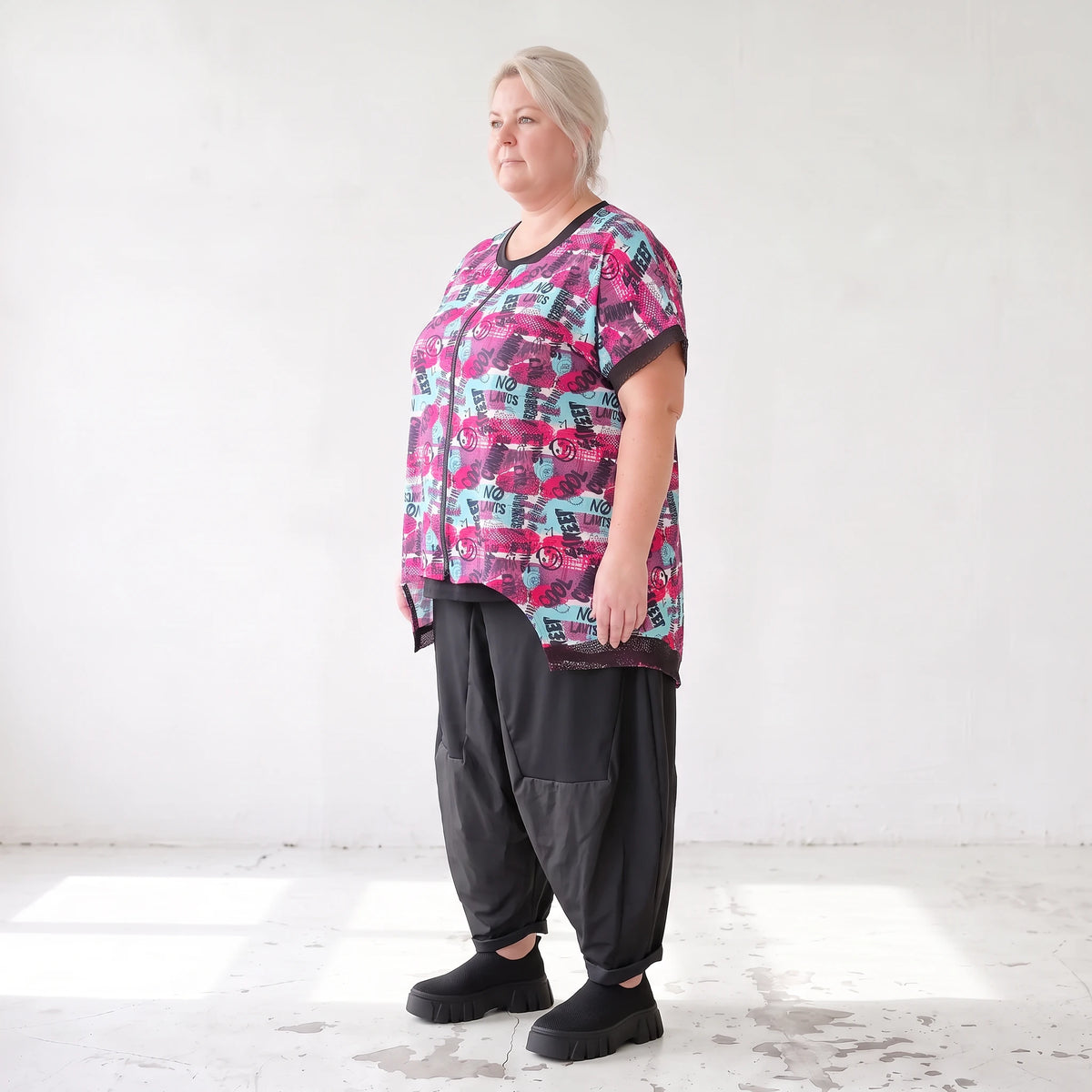 Asymmetrische Vokuhilaweste aus Jersey und Netzstoff im Materialmix vorne kurz hinten lang