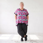 Asymmetrische Vokuhilaweste aus Jersey und Netzstoff im Materialmix vorne kurz hinten lang