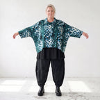 Kastiges Rollkragenshirt aus Viskosetwill mit Stretch und 3/4-Arm mit lockerem Fall