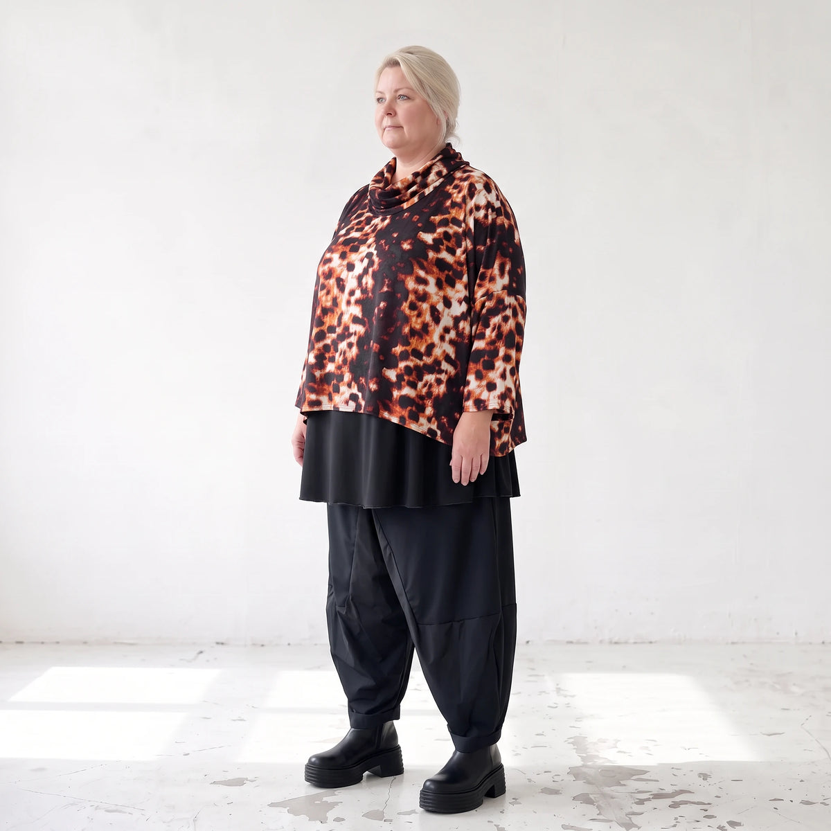 Twillshirt mit Rollkragen und 3/4-Arm in Rost/Weiß mit kastiger Form aus Twill