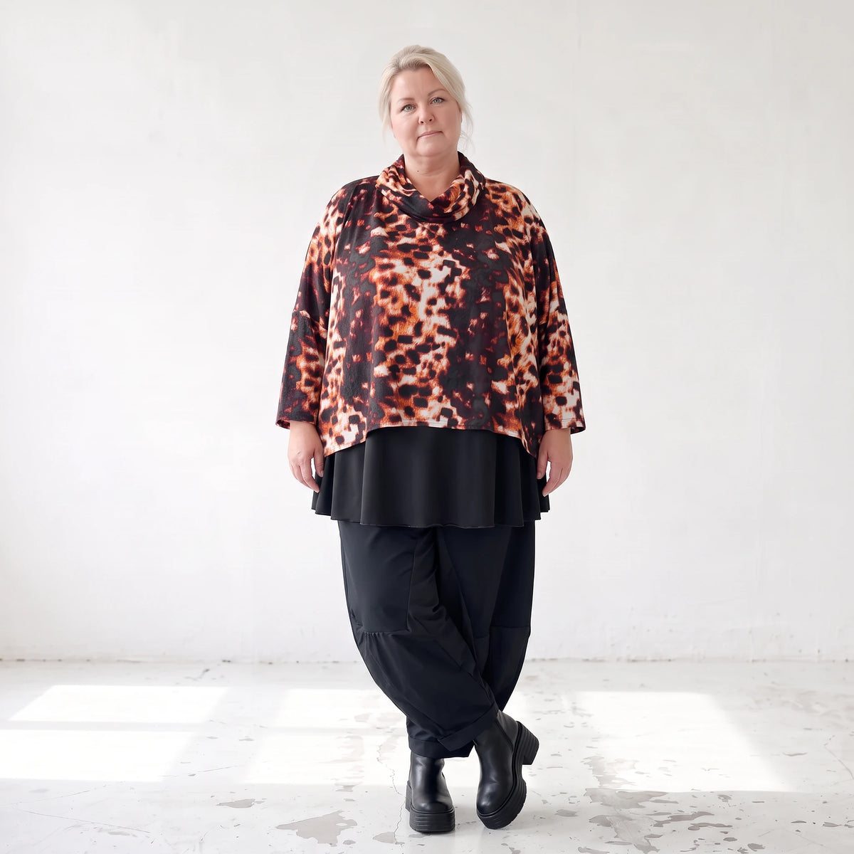 Twillshirt mit Rollkragen und 3/4-Arm in Rost/Weiß mit kastiger Form aus Twill