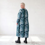 Ballonkleid aus Stretch Twill in Petrol/Weiss mit femininer Silhouette und leichtem Fall