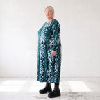 Ballonkleid aus Stretch Twill in Petrol/Weiss mit femininer Silhouette und leichtem Fall