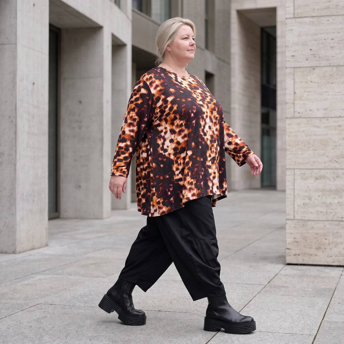 Langarmshirt aus rost/weißem Viskosetwill mit Stretch in A-Linie mit Rundhalsausschnitt