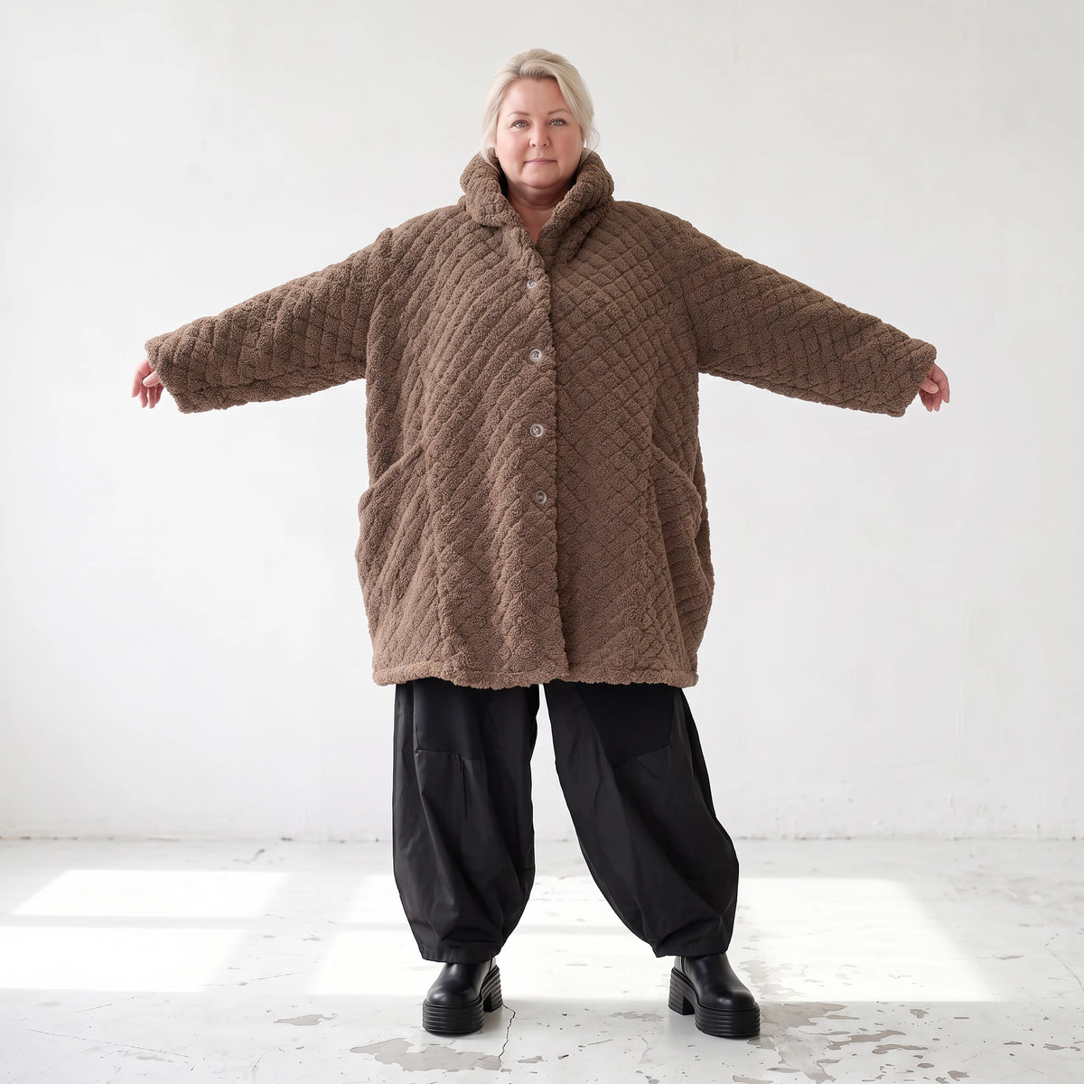 Kuschelige Teddyjacke in Ballonform mit Kapuze Taschen und Knopfverschluss warm weich