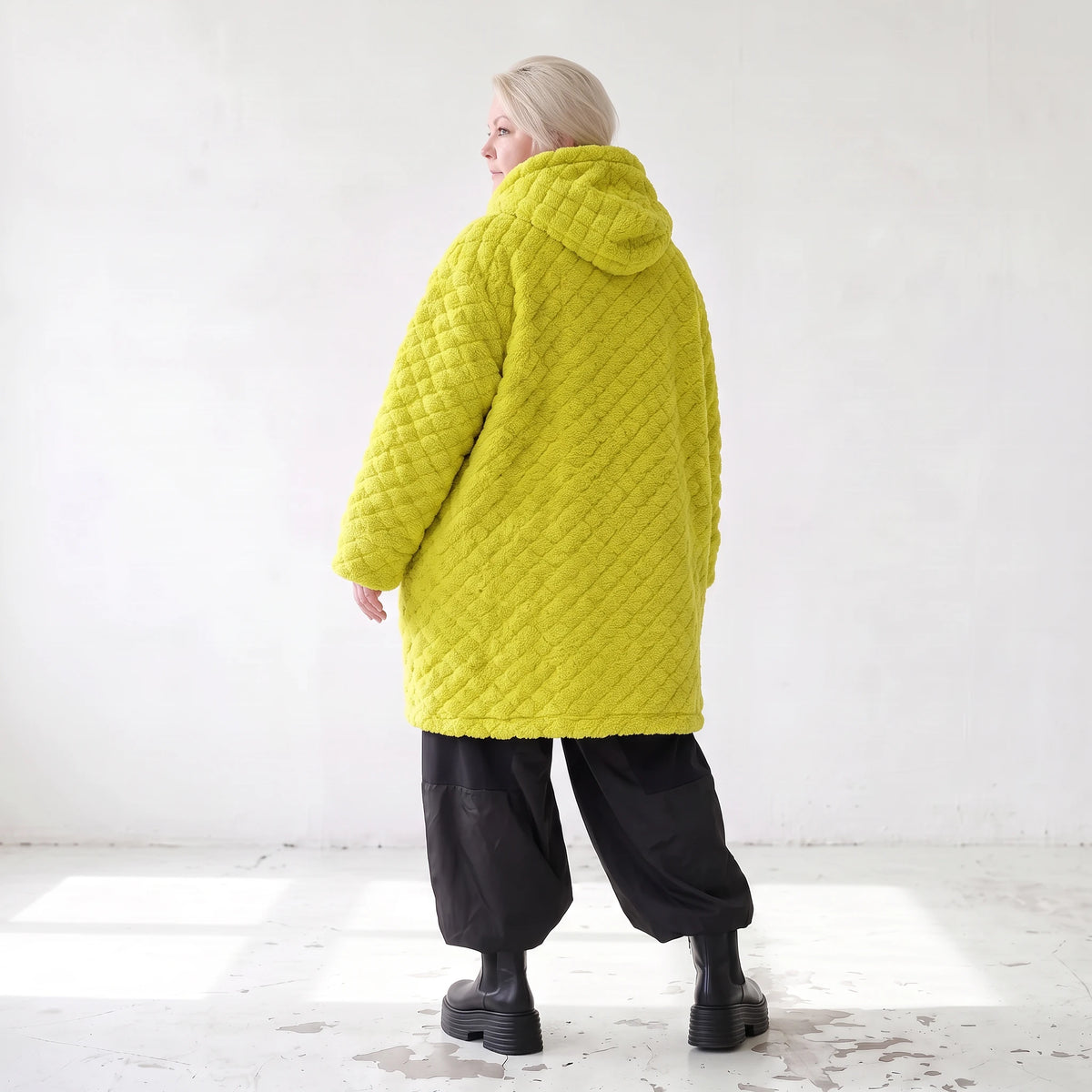 Flauschige limette Teddyjacke in Ballonform mit Kapuze und Taschen für Winterkomfort