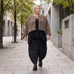 Teddyjacke aus flauschigem Stoff mit Rundhalsausschnitt Knopfleiste und gerundetem Saum
