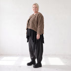 Teddyjacke aus flauschigem Stoff mit Rundhalsausschnitt Knopfleiste und gerundetem Saum