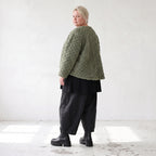 Kuschelige khakifarbene Teddyjacke mit Rundhalsausschnitt Knopfleiste und softer Form