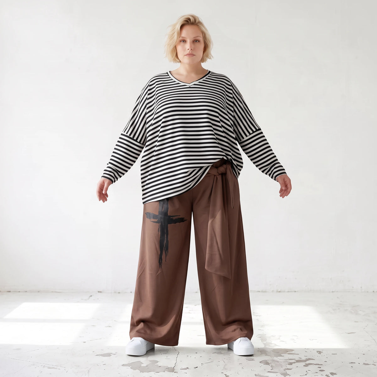 Marlenehose aus weichem Fleece mit Bindegürtel und weitem fließendem Bein winterwarm