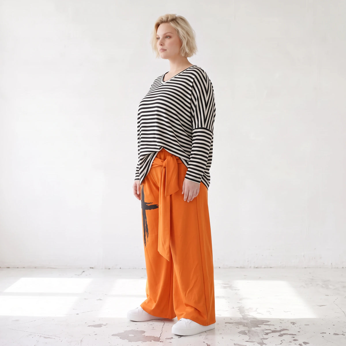 Marlenehose aus weichem Fleece mit Stretch und elastischem Bund mit Bindegürtel für Winter