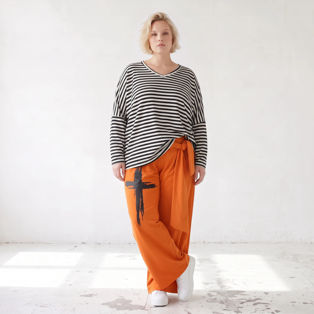 Marlenehose aus weichem Fleece mit Stretch und elastischem Bund mit Bindegürtel für Winter