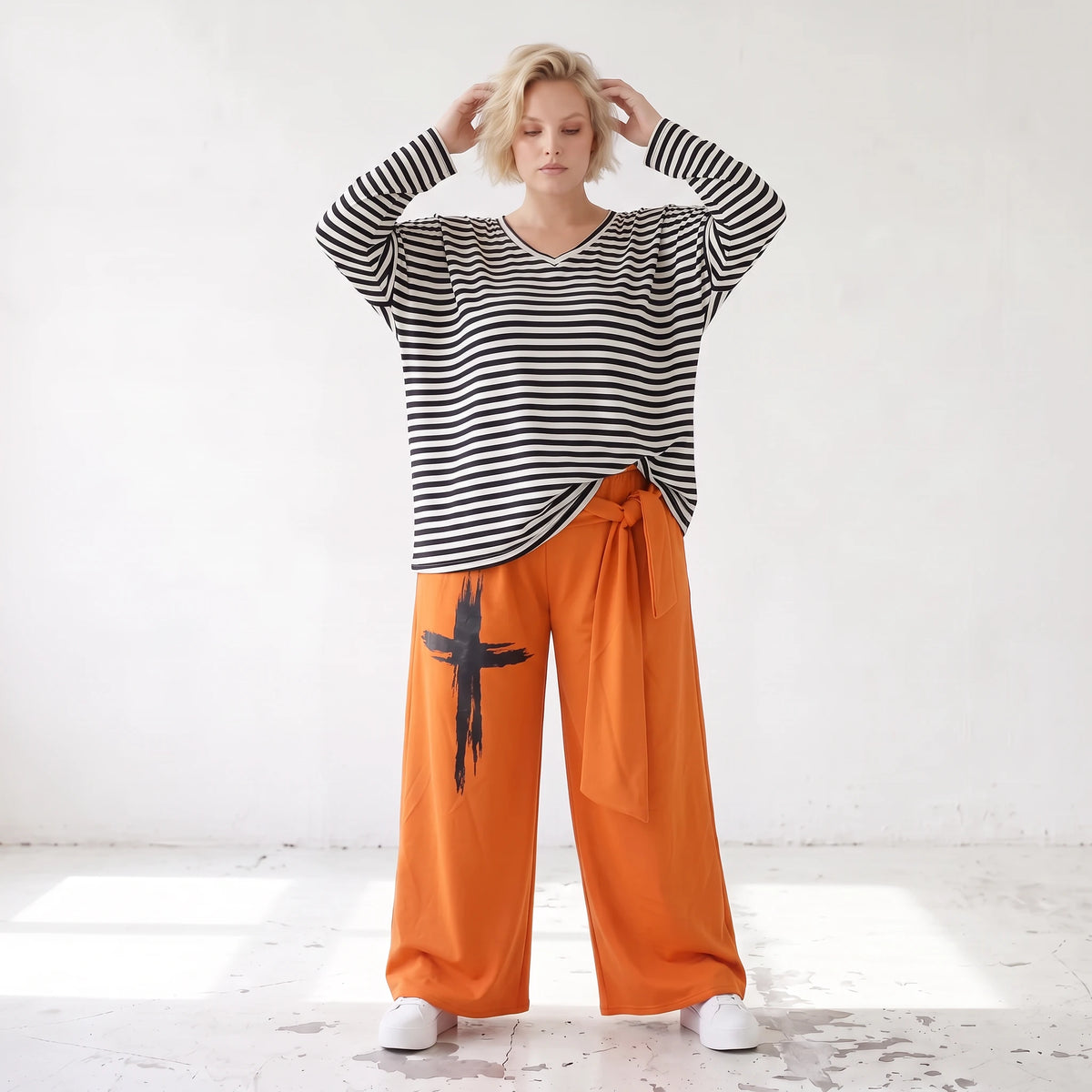 Marlenehose aus weichem Fleece mit Stretch und elastischem Bund mit Bindegürtel für Winter