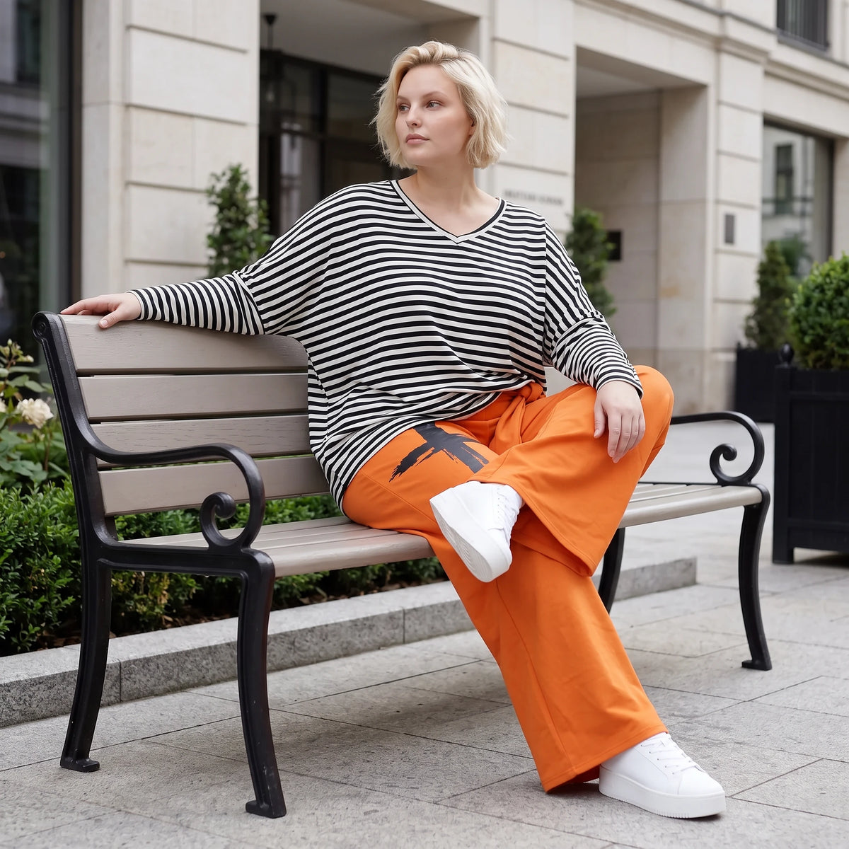 Marlenehose aus weichem Fleece mit Stretch und elastischem Bund mit Bindegürtel für Winter