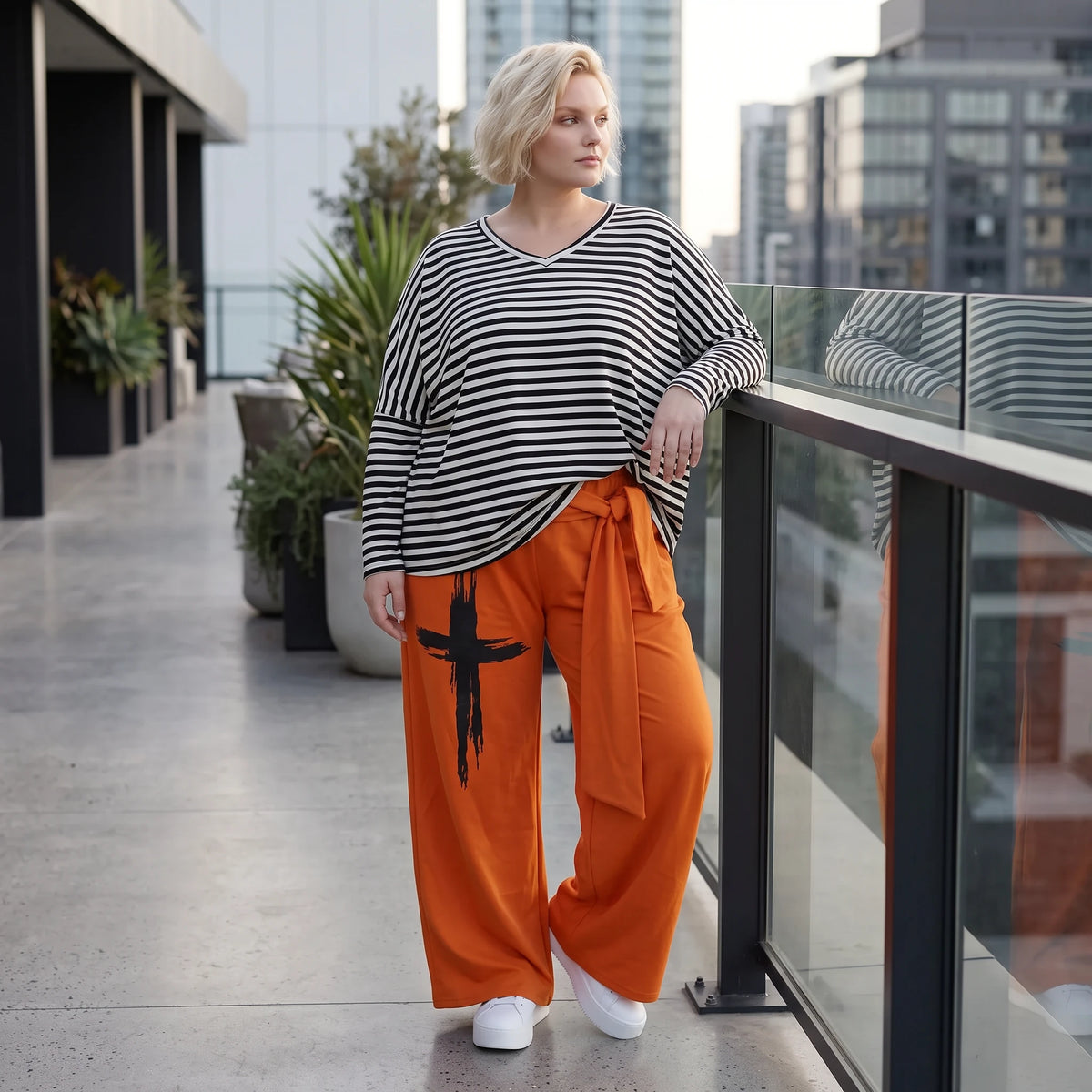 Marlenehose aus weichem Fleece mit Stretch und elastischem Bund mit Bindegürtel für Winter