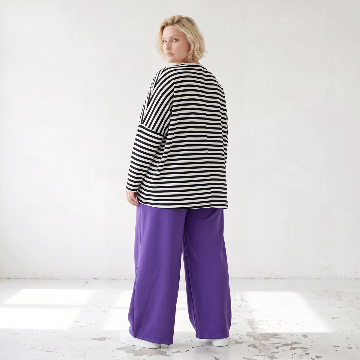 Lila Marlenehose aus weichem warmem Fleece mit Elasthan elastischem Bund und Bindegürtel