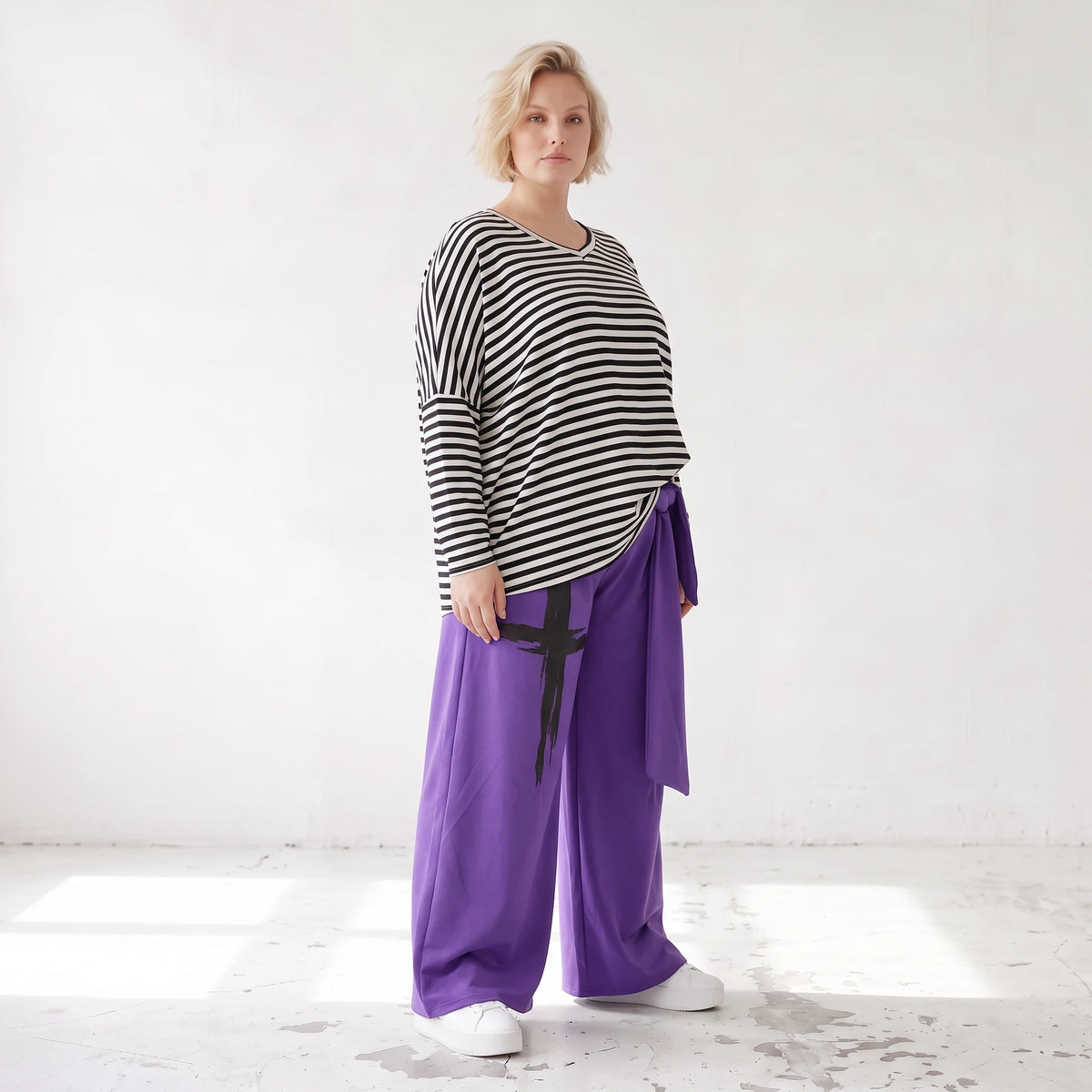Lila Marlenehose aus weichem warmem Fleece mit Elasthan elastischem Bund und Bindegürtel
