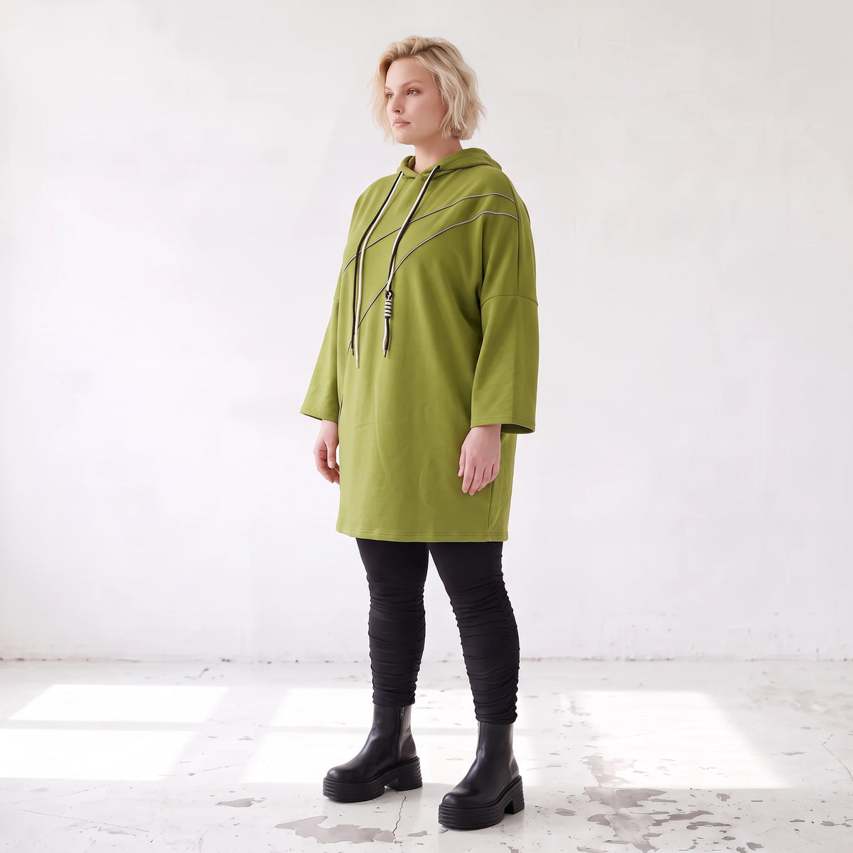 Olivgruener Fleece Hoody mit Stretchkomfort im geraden Schnitt warm und alltagstauglich