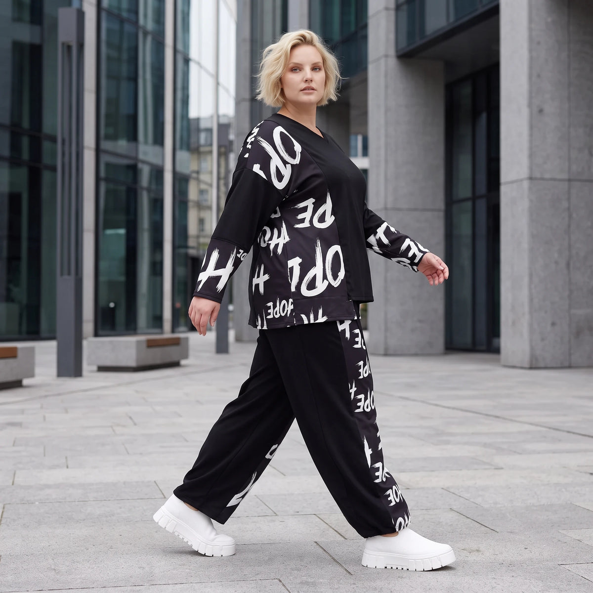 Ballonhose aus weichem Fleece mit Schnürbund und schmal zulaufendem Bein für den Winter