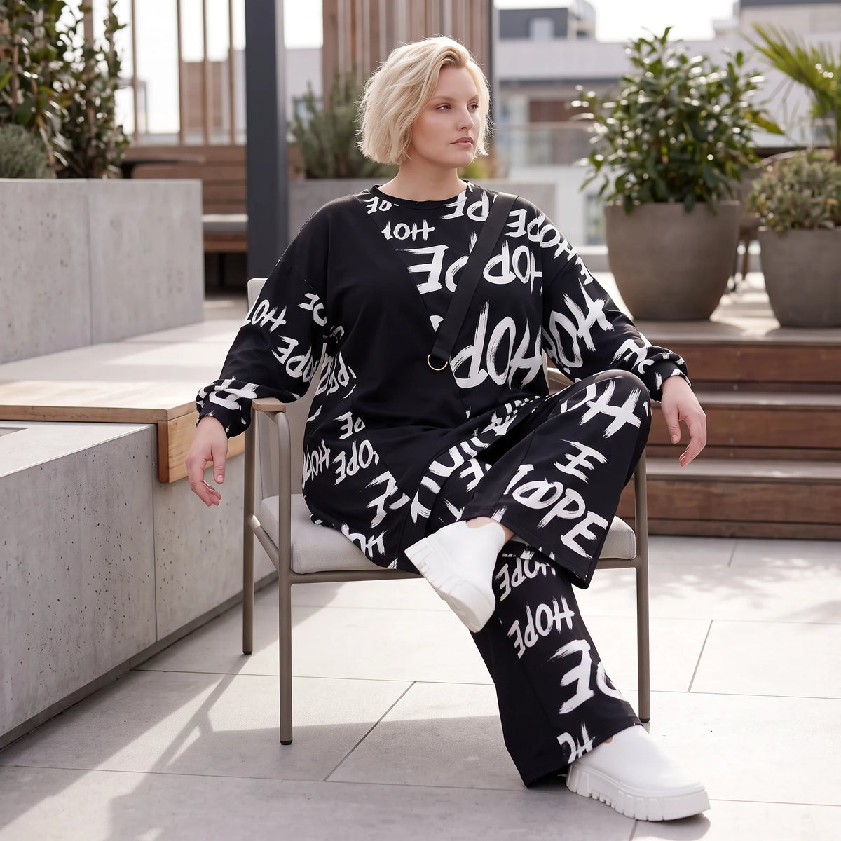 Kuscheliges Fleeceshirt mit asymmetrischem Schnitt und Zipfelsaum aus dehnbarem Stoff