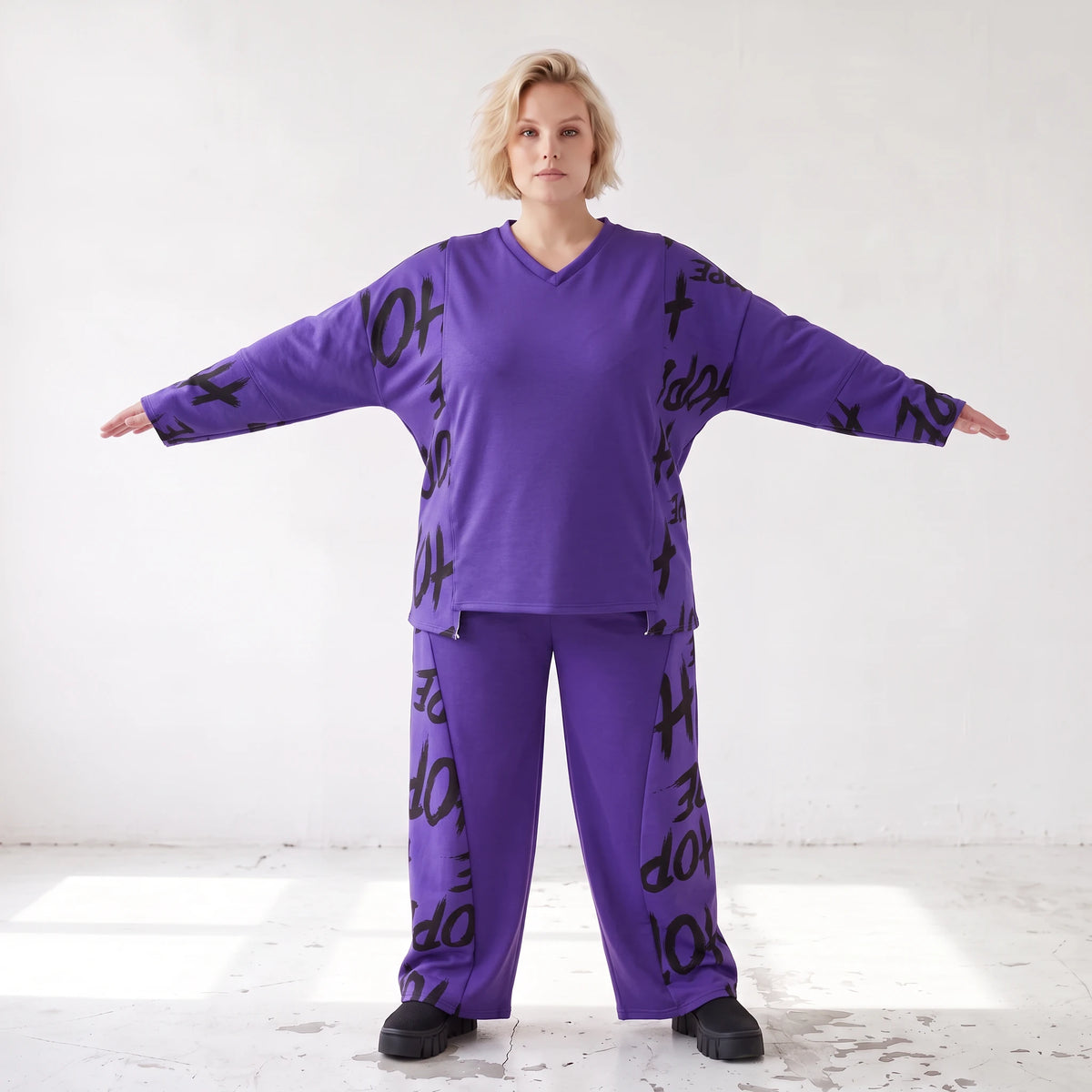 Lila Fleeceshirt mit V-Ausschnitt und Langarm weich warm im geraden Schnitt Stretchfit