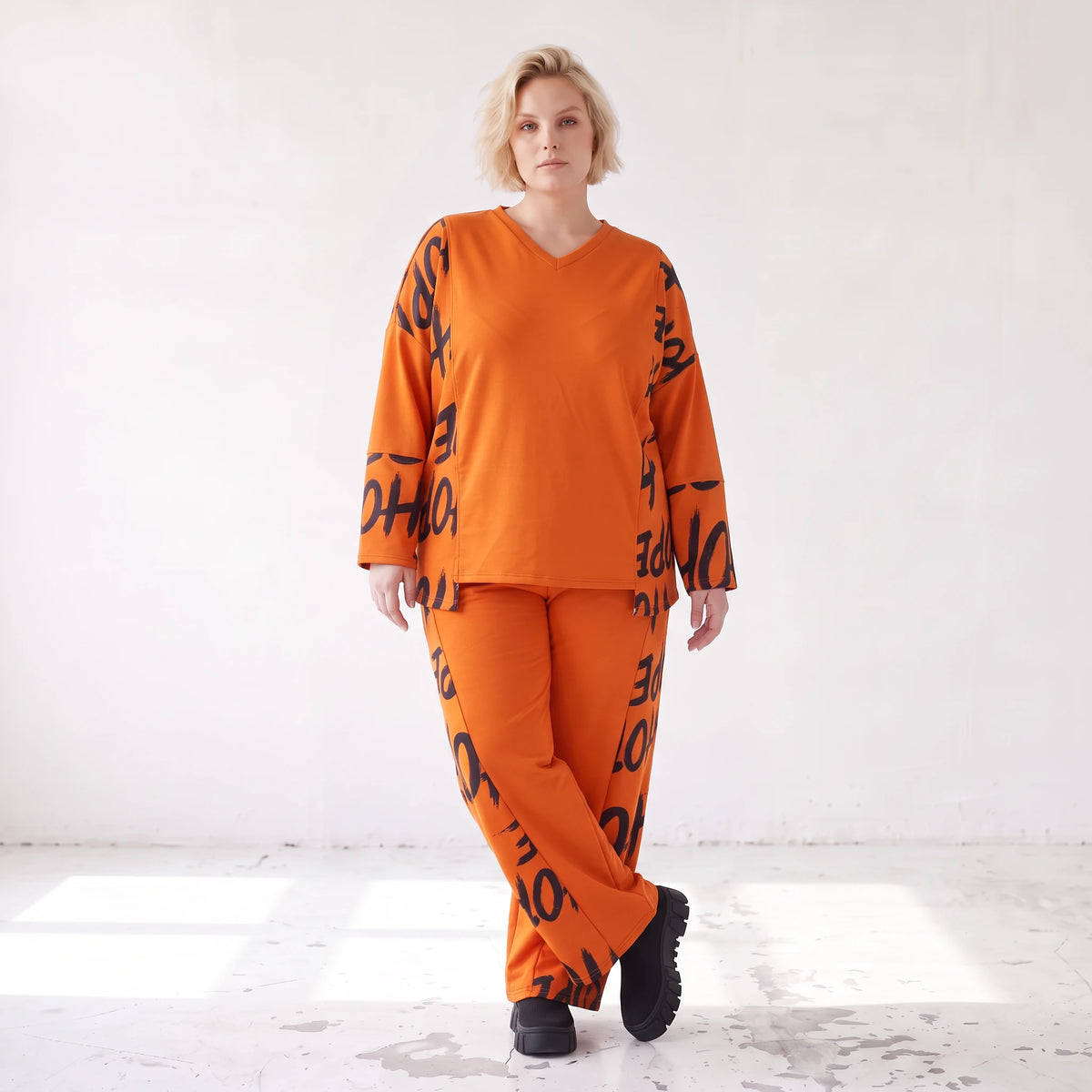 Fleeceshirt in Rost mit V-Ausschnitt geradem Schnitt und Stretch weich und winterwarm