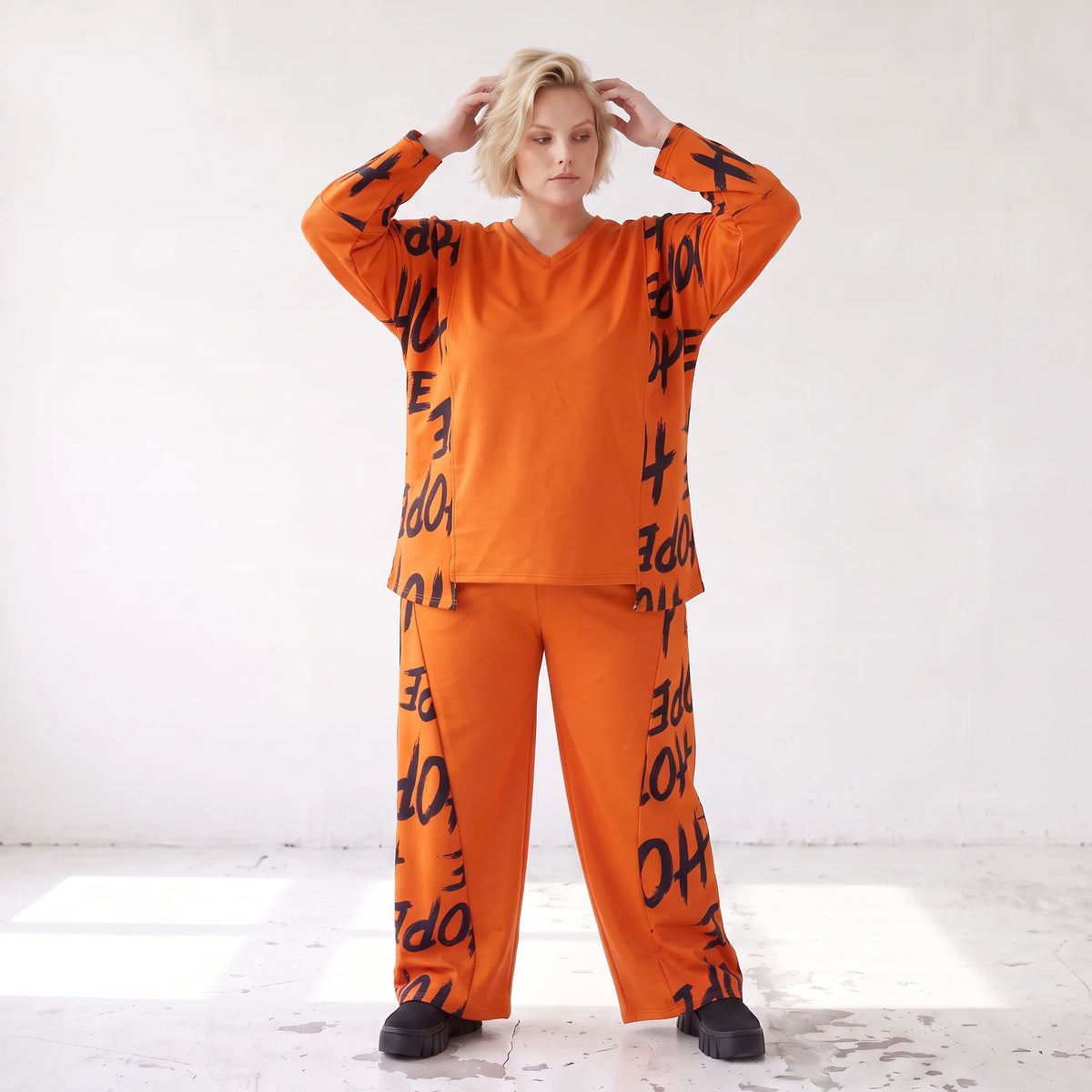 Fleeceshirt in Rost mit V-Ausschnitt geradem Schnitt und Stretch weich und winterwarm