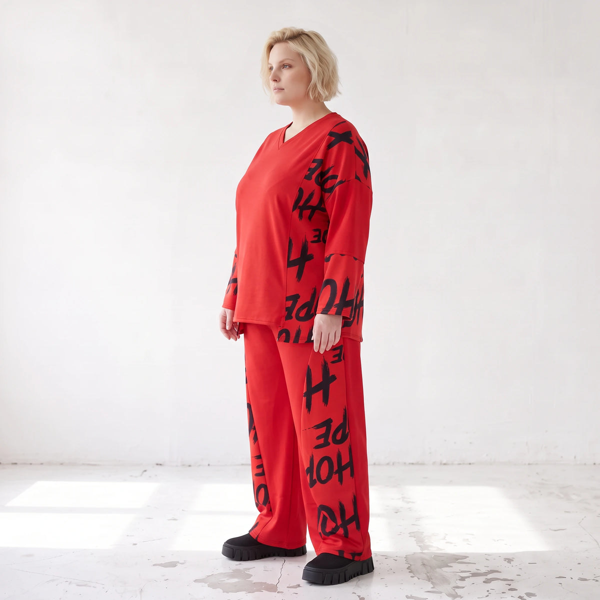 Rotes Fleeceshirt mit V-Ausschnitt aus weichem Stretchmaterial warm und alltagstauglich