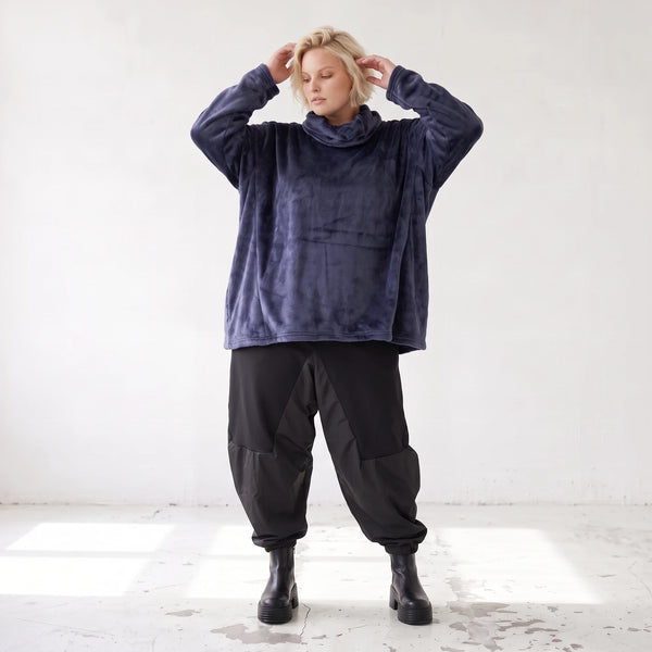 Flauschiges Plüschshirt in Marine mit Rollkragen und schmeichelnder A-Linie für Winter