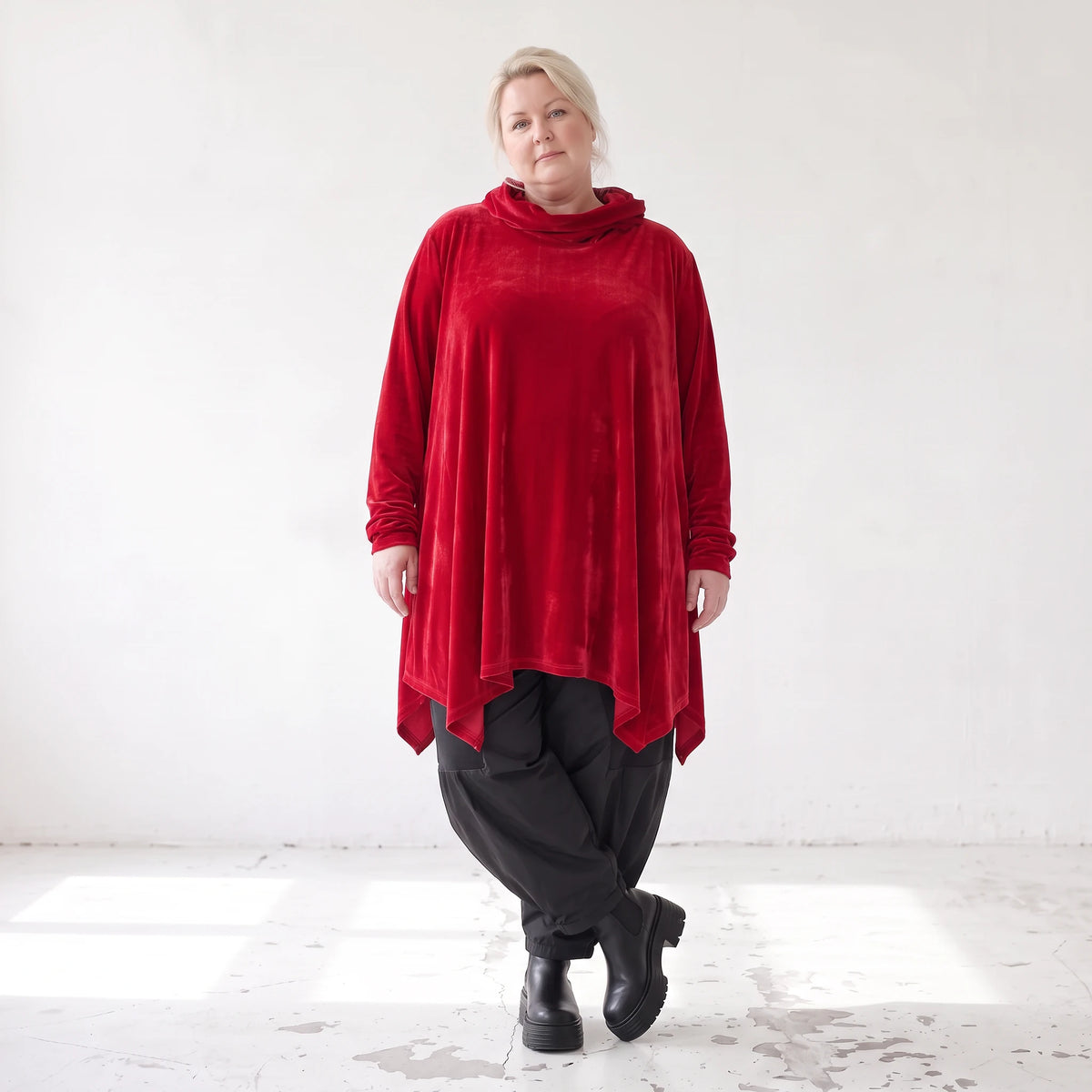 Veloursshirt in kuschelig weicher A-Linie mit Rollkragen und praktischen Seitentaschen