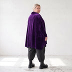 Violettes Velourshirt mit Rollkragen in A-Linie mit Seitentaschen weich und kuschelig