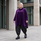 Violettes Velourshirt mit Rollkragen in A-Linie mit Seitentaschen weich und kuschelig