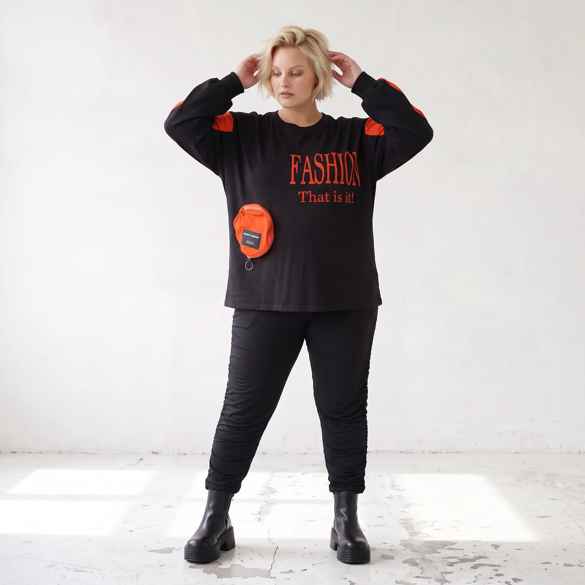 Unifarbenes Langarmshirt aus Jersey mit Reißverschlusstasche und gerader Passform