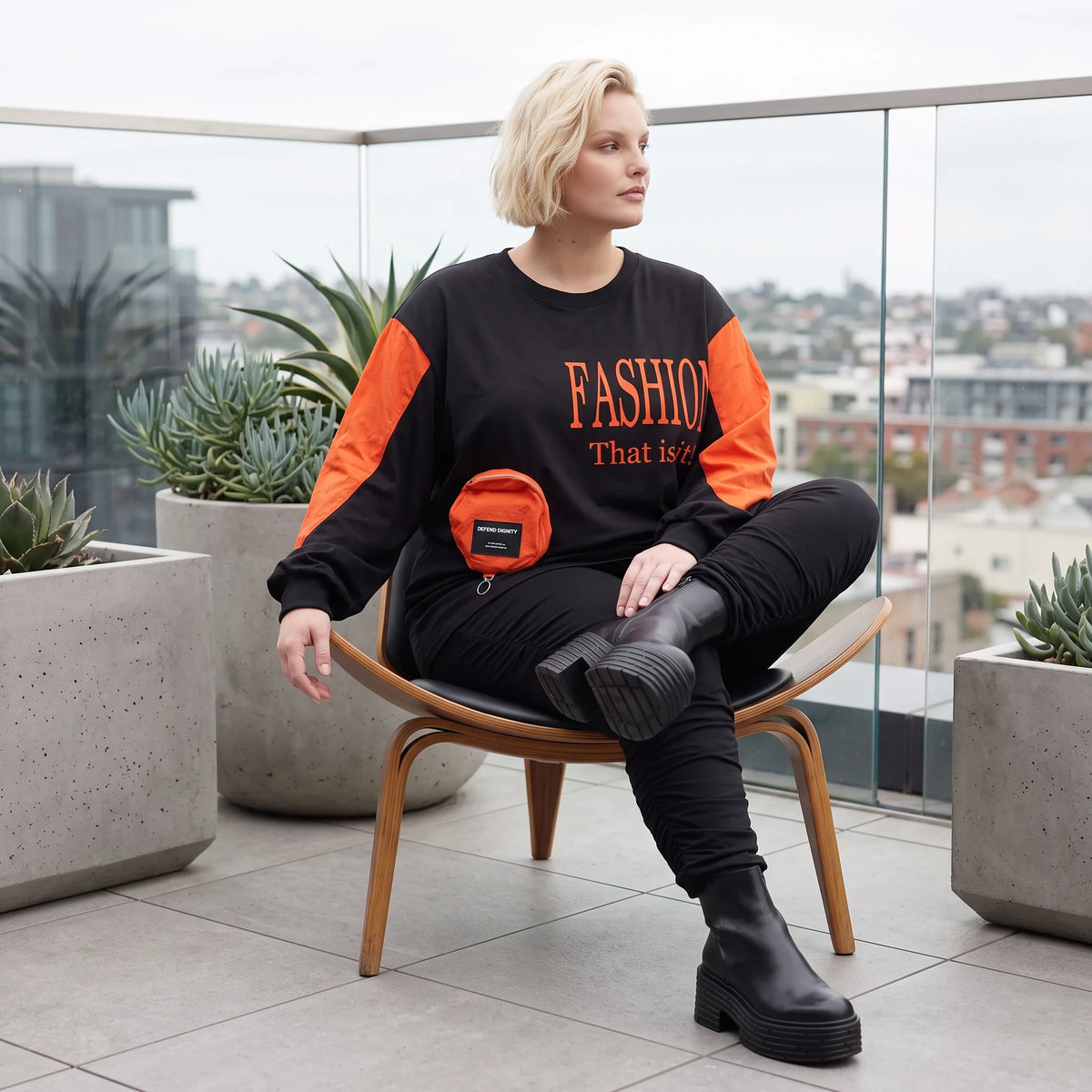 Unifarbenes Langarmshirt aus Jersey mit Reißverschlusstasche und gerader Passform