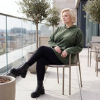 Grüner Ripphoodie aus Stretchmaterial mit Kapuze Kängurutasche und geradem Schnitt